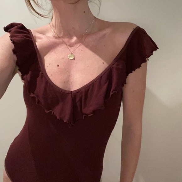 Bundle of Aritzia Bodysuits / tops - Picture 8 of 13